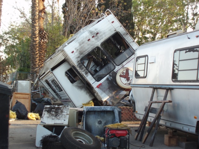 NCIS_-_trailer_on_its_sides-1