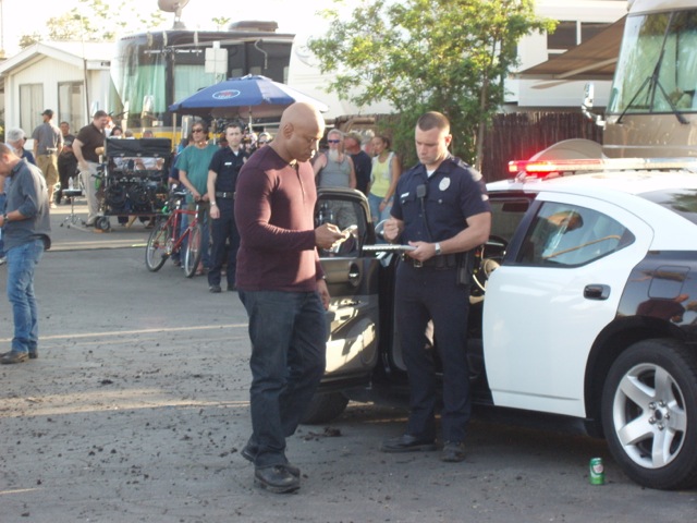 NCIS_LL_Cool_Jay_with_policeman-1